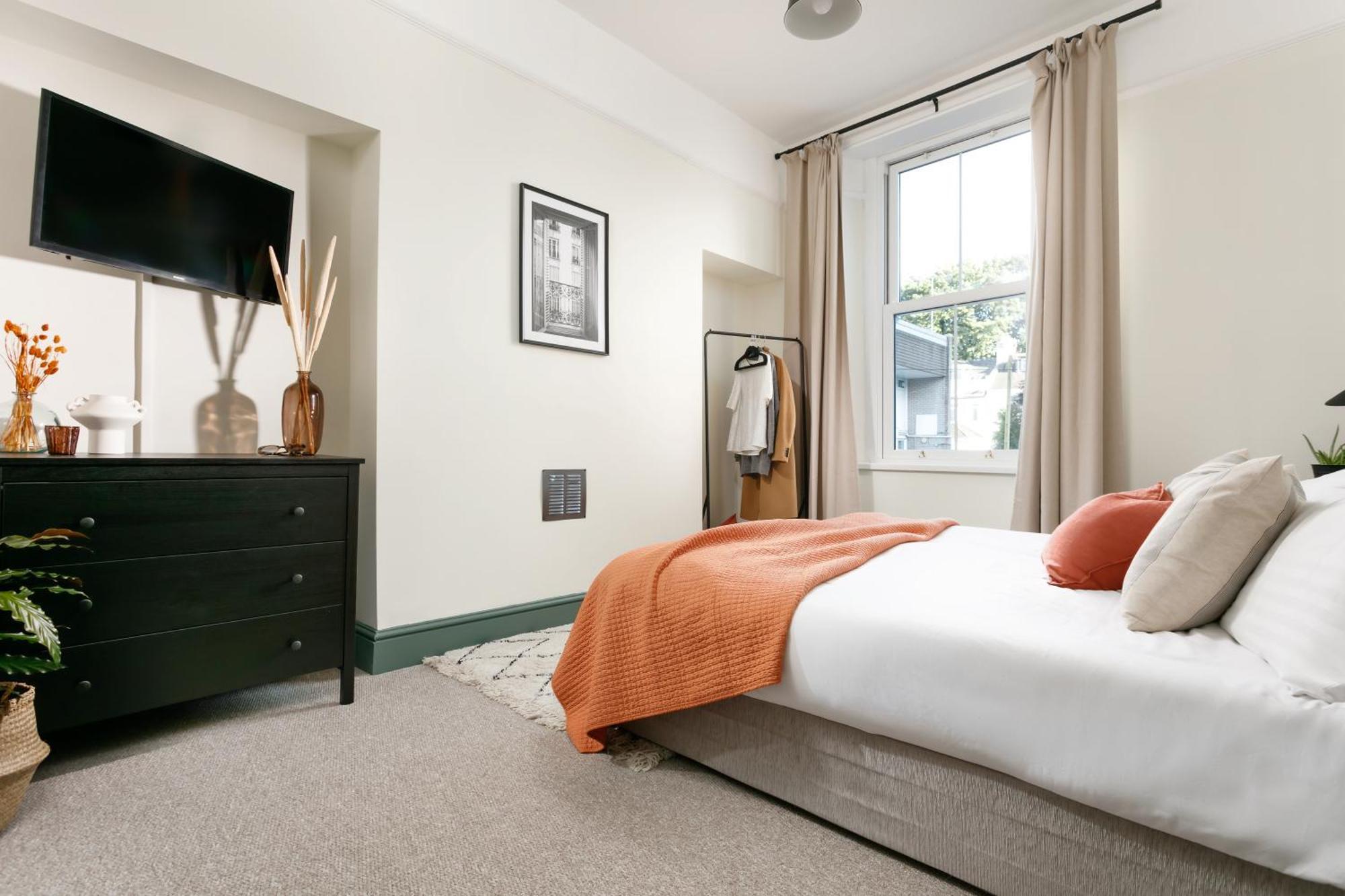 New Luxury For 2024 - Central Plymouth House - Sleeps 10 - Access To Plymouth Town - Close To The Barbican - Pets Welcome - Parking Available - By Luxe Living By Sophia Exterior foto
